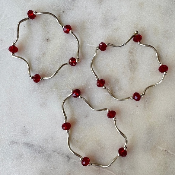 Set Of 3 Silver Tone Red Bead Coil Stretch Bracelets - Picture 4 of 5